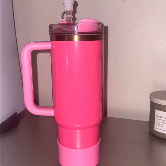 Pink parade Stanley 30oz - Picture 2 of 2